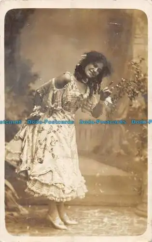 R079904 Frau. Alte Fotografie. 1907