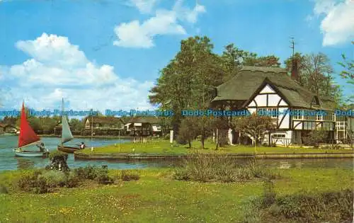 R081715 Die Flussbure in Wroxham. Norfolk Broads