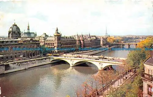 R082210 Paris. Der Conciergerie. Chantal