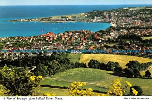 R082426 Ein Blick auf Schwanage von Ballard Down. Dorset. John Hinde