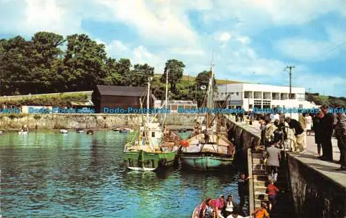 R082084 Der Hafen. Padstow. 1968