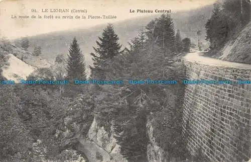 R084148 Le Lioran. Die Route de la Foret au Ravin de la Pierre Taillee. Nr. 91