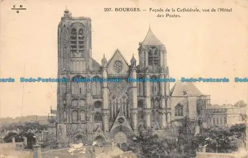 R084170 Bourges. Fassade der Kathedrale mit Blick auf das Hotel des Postes. Nr. 207