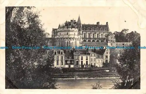 R084590 Amboise. Das Schloss am Ufer der Loire gesehen. Yvon