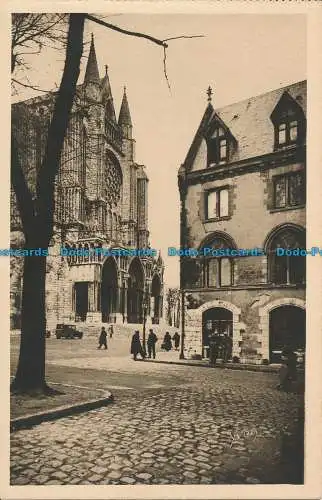 R038603 La Douce France. Chartres. Die Alte Post und das Südportal. Yvon. B.