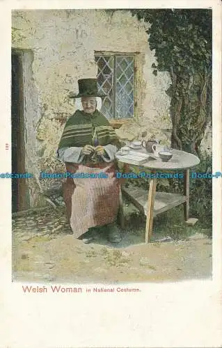 R037464 walisische Frau im Nationalkostüm. Pfau. Autochrom