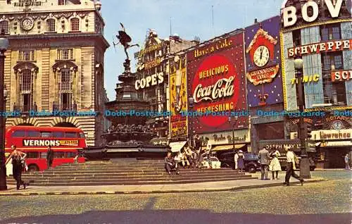 R040779 Eros Statue. Piccadilly Circus. London