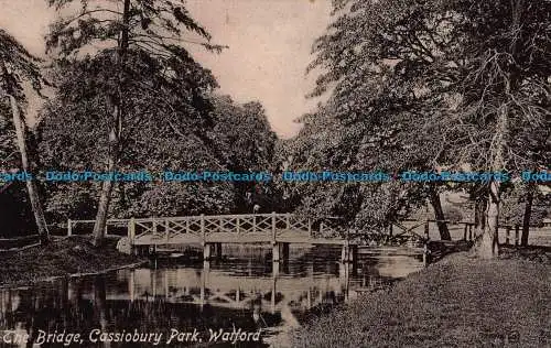 R040102 Die Brücke. Cassiobury Park. Watford. Valentinstag