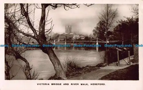 R040275 Victoria Bridge und River Walk. Hereford. Stiefel. RP. 1917