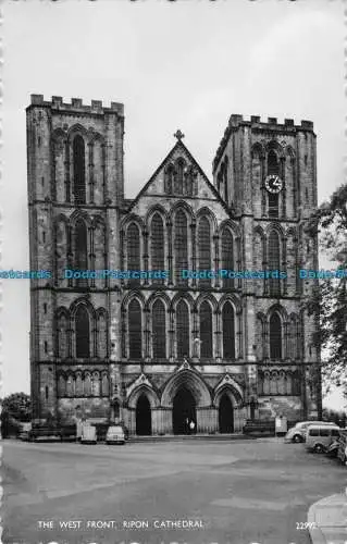 R085660 Die Westfront. Kathedrale von Ripon. Lachs