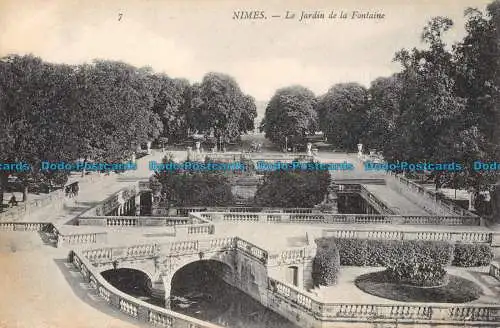 R086689 Nimes. Der Brunnengarten