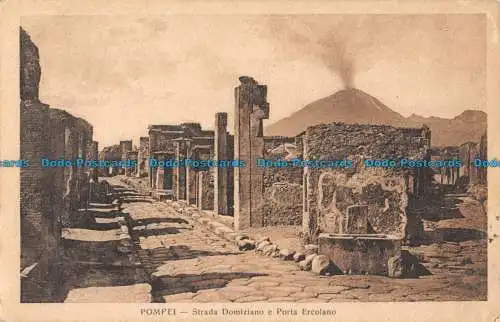 R088210 Pompei. Straße Domitian und Porta Herculaneum. Firma Roberto Zedda. V. Karka