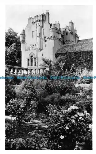 R087678 Crathes Castle aus Terrassengärten. Der National Trust. Country Life