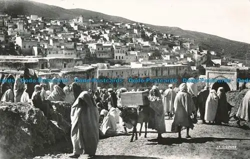 R088574 Moulay Idriss. Place du Souk. Der Storch. RP