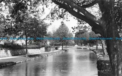 R088586 Bourton auf dem Wasser. RP