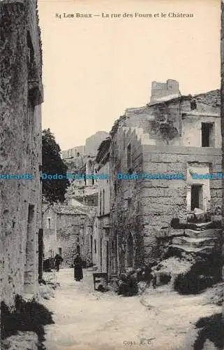 R089238 Les Baux. Die Rue des Fours und das Schloss. E.C