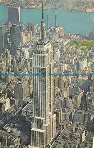 R109003 Luftaufnahme des Empire State Building. New York City. Dexter. 1965