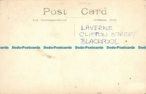 R128596 Alte Postkarte. Mädchen