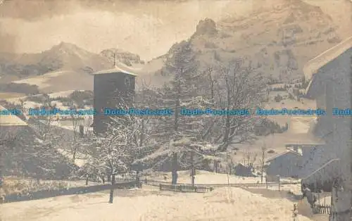 R129354 Alte Postkarte. Winterszene. Schnee über Bergen und Bäumen