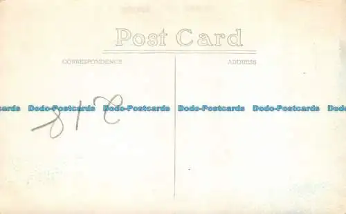 R128664 Alte Postkarte. Lächelnde Mädchen Porträt