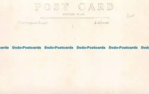 R127609 Alte Postkarte. Große Menschenfirma