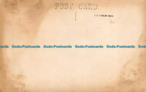 R127639 Alte Postkarte. Frau auf dem Stuhl