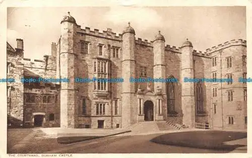 R131376 Der Innenhof. Durham Castle. Walter Scott