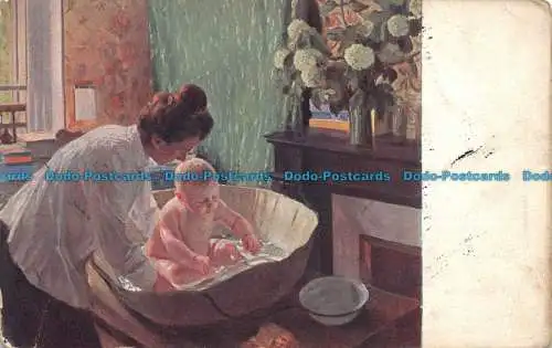 R131476 Alte Postkarte. Morgens. Badebaby für Frauen