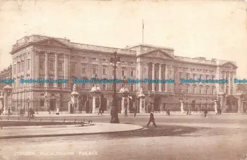 R131956 London. Buckingham Palace. 1917