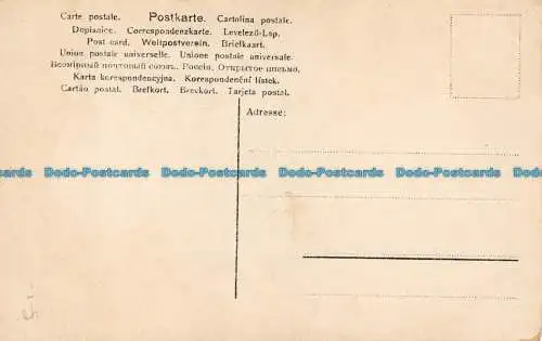 R130864 alte Postkarte. Frau mit Handventilator