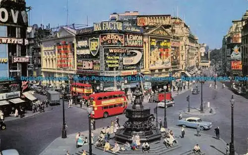 R624180 Piccadilly Circus. London. Zentrum von London West End. Eros Statue. A.V