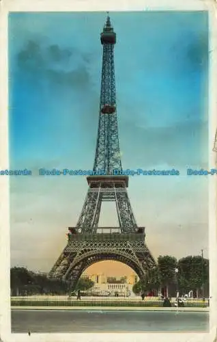 R627164 Paris. Flaniert. Der Eiffelturm. Yvon