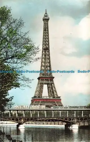 R626401 Paris. Der Eiffelturm und die Passybrücke. E.R