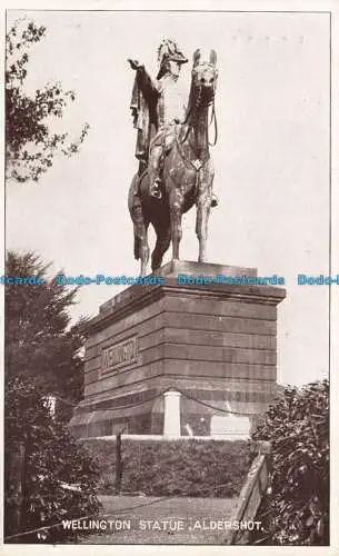 R626536 Aldershot. Wellington Statue