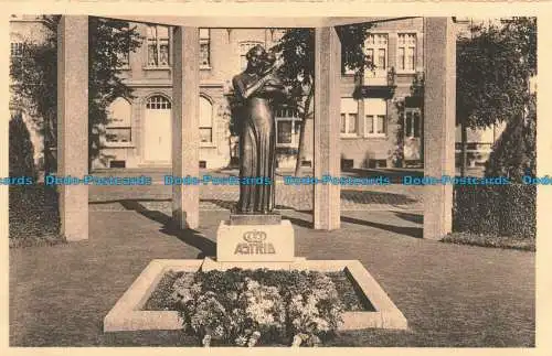 R629222 Ypern. Denkmal Königin Astrid. Ern. Nels Thill