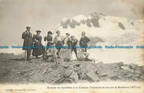 R631976 Touristengruppe mit Theodule-Hütte und Blick auf das Breithorn. Foto