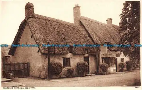 R133866 Cottages mit Strohboden. Broadway. Nr. 19964