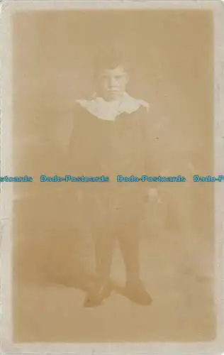 R134093 Junge. Alte Fotografie. Postkarte