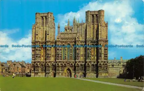 R134114 Die Westfront. Wells Cathedral