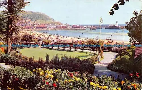 R133140 Scarborough. Hafen und Strand von St. Nicholas Gardens. D.H. Greaves.