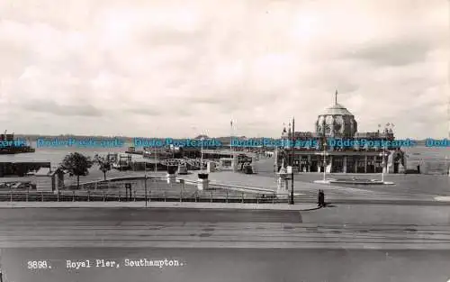 R135054 3898. Royal Pier. Southampton. RP