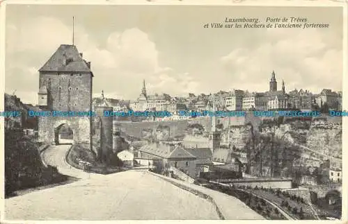 R135790 Luxemburg. Trevertor und Stadt auf den Felsen der Lanzienfestung