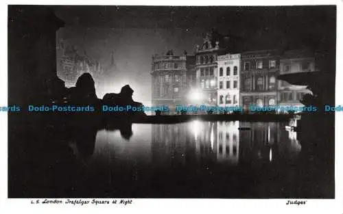 R135806 L. 5. London Trafalgar Square bei Nacht. Richter