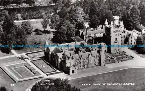 R135924 Luftaufnahme von Balmoral Castle. Aero Pictorial. RP