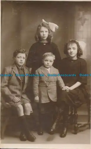 R137903 Alte Postkarte. Vier Kinder. Vaudeville