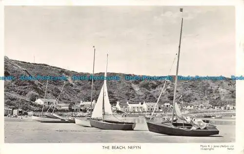 R138009 Der Strand. Nefyn. R.J. Jones. 1963. RP