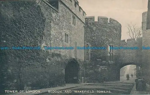 R138153 Tower of London. Bloody und Wakefield Towers