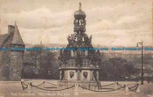 R138806 Der Brunnen. Holyrood Palace