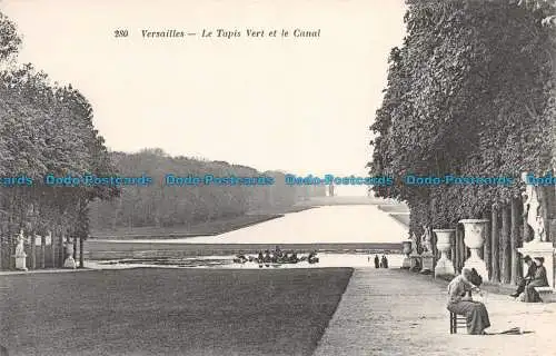 R138869 Versailles. Der grüne Teppich und der Kanal. Hummeln und Mäher