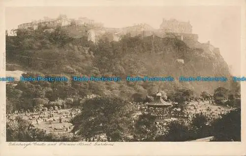 R141015 Edinburgh Castle und Princes Street Gardens. Durie Brown. Pixie